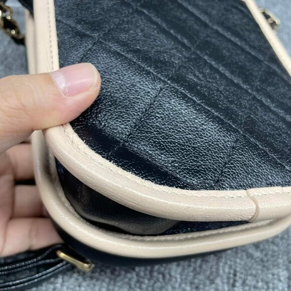 100% Authentic CHANEL Leather Shoulder Bag - Picture 9 of 15